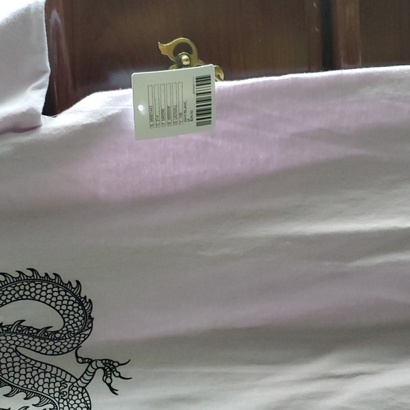 NWT graphic design T - Picture 3 of 4